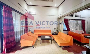 Rumah Cantik Bergaya Vintage Dekat MOG & Area Kuliner Potensi Bisnis Tinggi