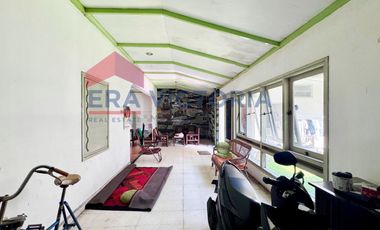 Rumah Cantik Bergaya Vintage Dekat MOG & Area Kuliner Potensi Bisnis Tinggi