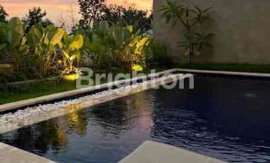 VILLA MODERN ELEGAN FURNISHED & POOL PRIBADI DGN  AREA TERBUKA LUAS DI LOMBOK NTB
