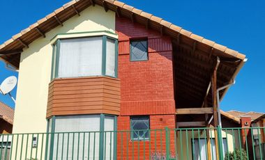 ARRIENDO CASA EN SELECTO BARRIO DE MACHALI