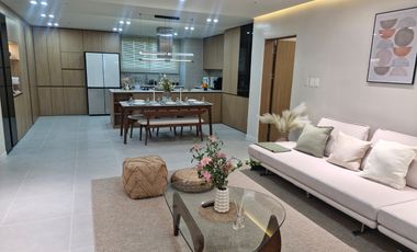 Pre-Selling Luxury Four (4) Bedroom Condo Unit in Clark Freeport Zone Pampanga.
