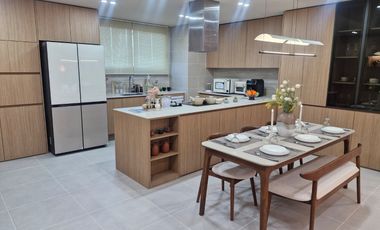 Pre-Selling Luxury Four (4) Bedroom Condo Unit in Clark Freeport Zone Pampanga.