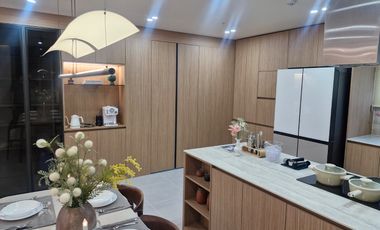 Pre-Selling Luxury Four (4) Bedroom Condo Unit in Clark Freeport Zone Pampanga.