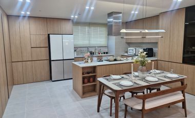 Pre-Selling Luxury Four (4) Bedroom Condo Unit in Clark Freeport Zone Pampanga.