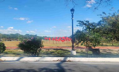 Pre-Selling Luxury Four (4) Bedroom Condo Unit in Clark Freeport Zone Pampanga.