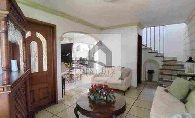 Casa sola en privada con portón eléctrico