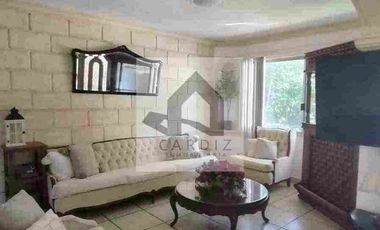 Casa sola en privada con portón eléctrico