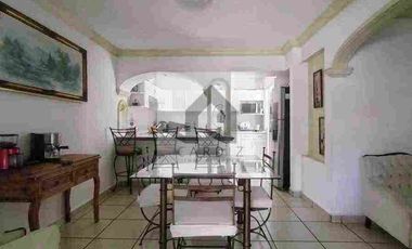 Casa sola en privada con portón eléctrico