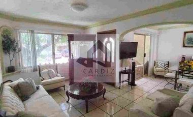 Casa sola en privada con portón eléctrico