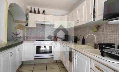 Casa sola en privada con portón eléctrico