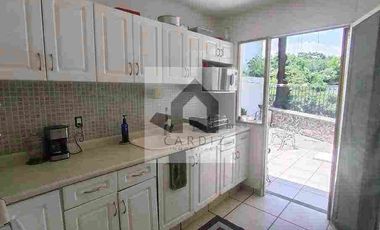 Casa sola en privada con portón eléctrico