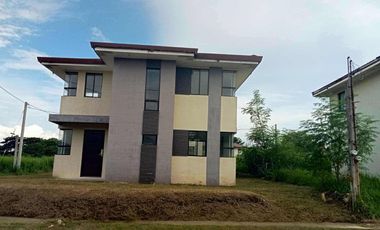 house and lot in nuvali three bedroom corner lot