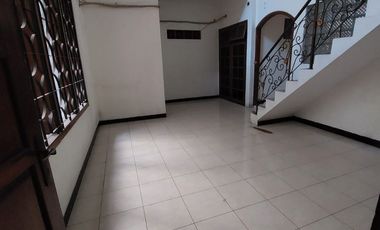 DISEWAKAN RUMAH DI DHARMAHUSADA INDAH