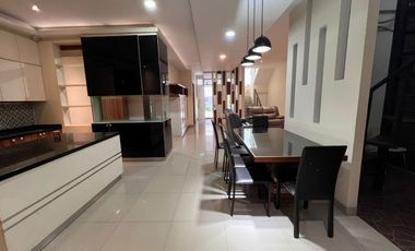 Disewa Rumah Mewah 2 Lantai Full Furnished Siap Huni Bisa Langsung Masuk Green Lake City Cluster Amerika Latin