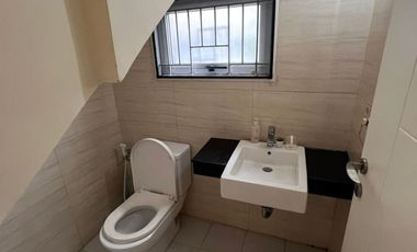 Disewa Rumah Mewah 2 Lantai Full Furnished Siap Huni Bisa Langsung Masuk Green Lake City Cluster Amerika Latin