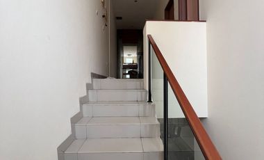 Disewa Rumah Mewah 2 Lantai Full Furnished Siap Huni Bisa Langsung Masuk Green Lake City Cluster Amerika Latin