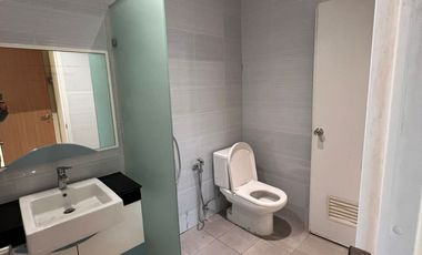 Disewa Rumah Mewah 2 Lantai Full Furnished Siap Huni Bisa Langsung Masuk Green Lake City Cluster Amerika Latin