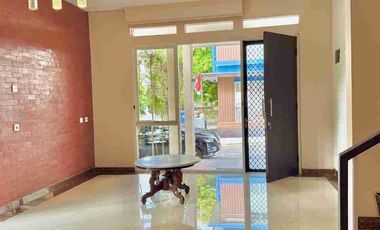 DIJUAL CEPAT RUMAH POSISI HOEK DI BINTARO