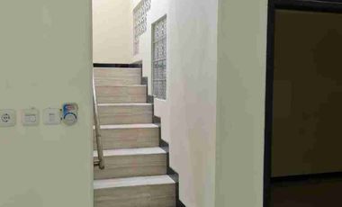 Baru Renov‼️Rumah Rungkut Menanggal Harapan Luas Tanah : 180m²