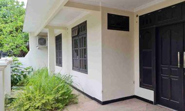 Baru Renov‼️Rumah Rungkut Menanggal Harapan Luas Tanah : 180m²