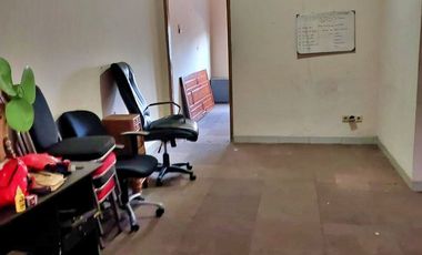 Ruko Sewa 1,5 Lantai Siap Huni dan Strategis di Jl. Batuampar, Condet