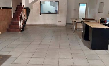 Ruko Sewa 1,5 Lantai Siap Huni dan Strategis di Jl. Batuampar, Condet