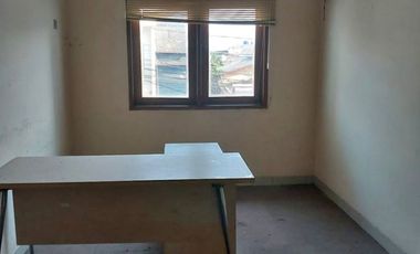 Ruko Sewa 1,5 Lantai Siap Huni dan Strategis di Jl. Batuampar, Condet