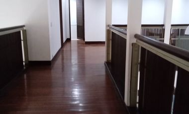 Rumah 2 Lantai plus Kolam Renang