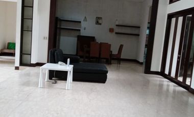 Rumah 2 Lantai plus Kolam Renang