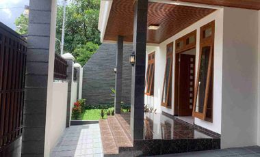 Rumah Baru Klasik Luas Mewah di Sumber dekat Manahan Solo Kota