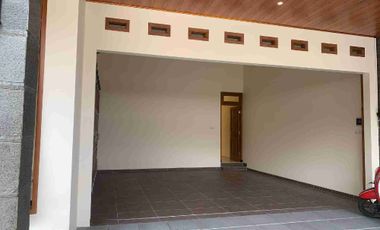 Rumah Baru Klasik Luas Mewah di Sumber dekat Manahan Solo Kota