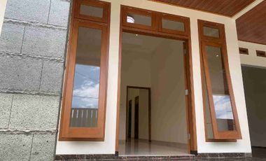 Rumah Baru Klasik Luas Mewah di Sumber dekat Manahan Solo Kota