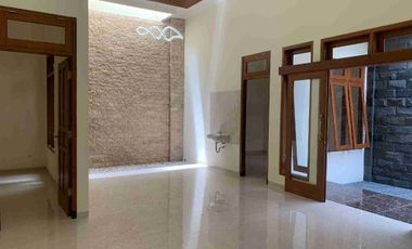 Rumah Baru Klasik Luas Mewah di Sumber dekat Manahan Solo Kota