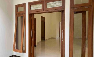 Rumah Baru Klasik Luas Mewah di Sumber dekat Manahan Solo Kota