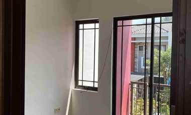 Rumah Cantik di Green Lake City