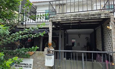 Great Value!  Townhouse for Sale – Pruksa 63 Village, Bangkadi – Pathum Thani Corner unit with spacious side yard, total area 30.2 sq.wah (≈121 m²) an