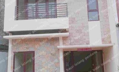 townhouse.    cmn. ada.  4. rmh.      one. gate.      jual.  super. muraah.          cpt. dpt. selama. iklan. masih. tayang.      8. menit. ke. ps. ciputat. mrt. kereta. semua. dkt.