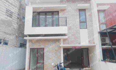 townhouse.    cmn. ada.  4. rmh.      one. gate.      jual.  super. muraah.          cpt. dpt. selama. iklan. masih. tayang.      8. menit. ke. ps. ciputat. mrt. kereta. semua. dkt.