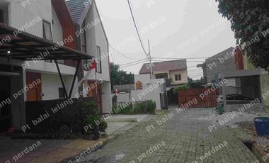 townhouse.    cmn. ada.  4. rmh.      one. gate.      jual.  super. muraah.          cpt. dpt. selama. iklan. masih. tayang.      8. menit. ke. ps. ciputat. mrt. kereta. semua. dkt.