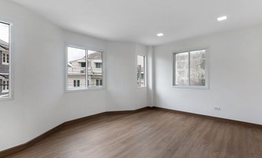 ทาวน์โฮม 3 ชั้นตกแต่งใหม่ เศรณี ดอนเมือง-สรงประภา บ้านพร้อมอยู่ ทำเลใกล้สนามบินดอนเมือง