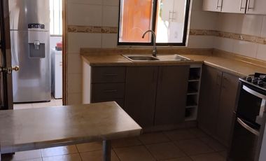 Hermosa Casa en 2 pisos 4d 3b en pasaje seguro y tranquilo construcción solida en Padre Hurtado