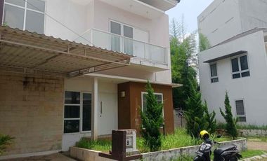 satu2 nya. townhouse. selatannya. jkt. termurah.     lingkungan. asri.    one. gate.