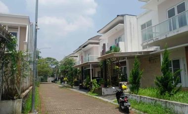 satu2 nya. townhouse. selatannya. jkt. termurah.     lingkungan. asri.    one. gate.