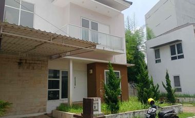 satu2 nya. townhouse. selatannya. jkt. termurah.     lingkungan. asri.    one. gate.