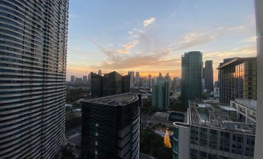 Corner 1BR with balcony and parking slot The Manansala Rockwell