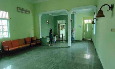 Disewakan Rumah besar lokasi tengah kota Demang Lebar Daun