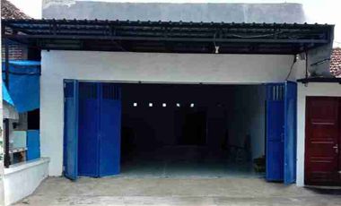 Rumah usaha dijual murah, Lokasi strategis Di Jalan, Kwatu, Mojoanyar, Mojokerto