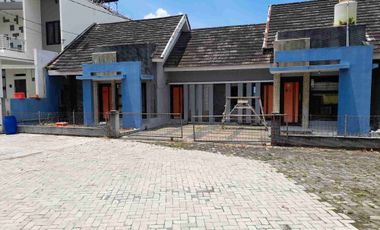 Rumah vila tanah luas ada kolam renang di komplek sabda alam