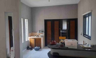 Rumah vila tanah luas ada kolam renang di komplek sabda alam