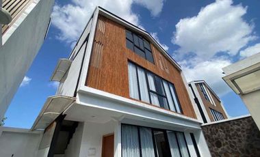 For Sale or rent  luxury villa walking distance nuanu beach on jalan pantai nyanyi